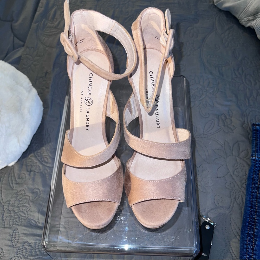 Chinese Laundry Women's Blush Heels size 9.5 strap closure, slip resist soles - Picture 2 of 8